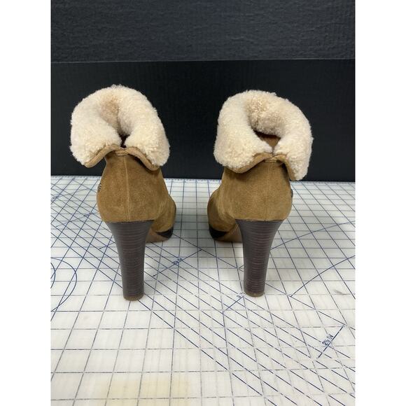 UGG Dandylion Bootie, Size 8, 4-inch heels, reversible shearling trim - Picture 5 of 14